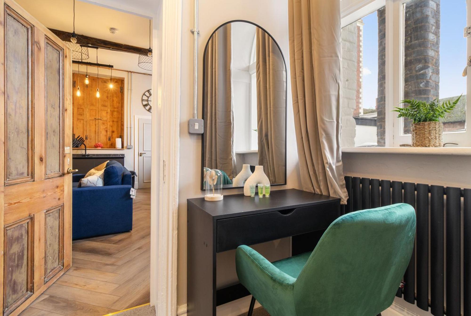 Whiskawaystays - Shaw Mews - Apartment 3 Worcester Bagian luar foto
