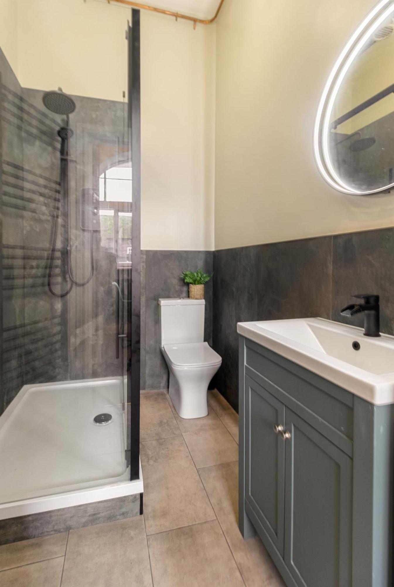 Whiskawaystays - Shaw Mews - Apartment 3 Worcester Bagian luar foto
