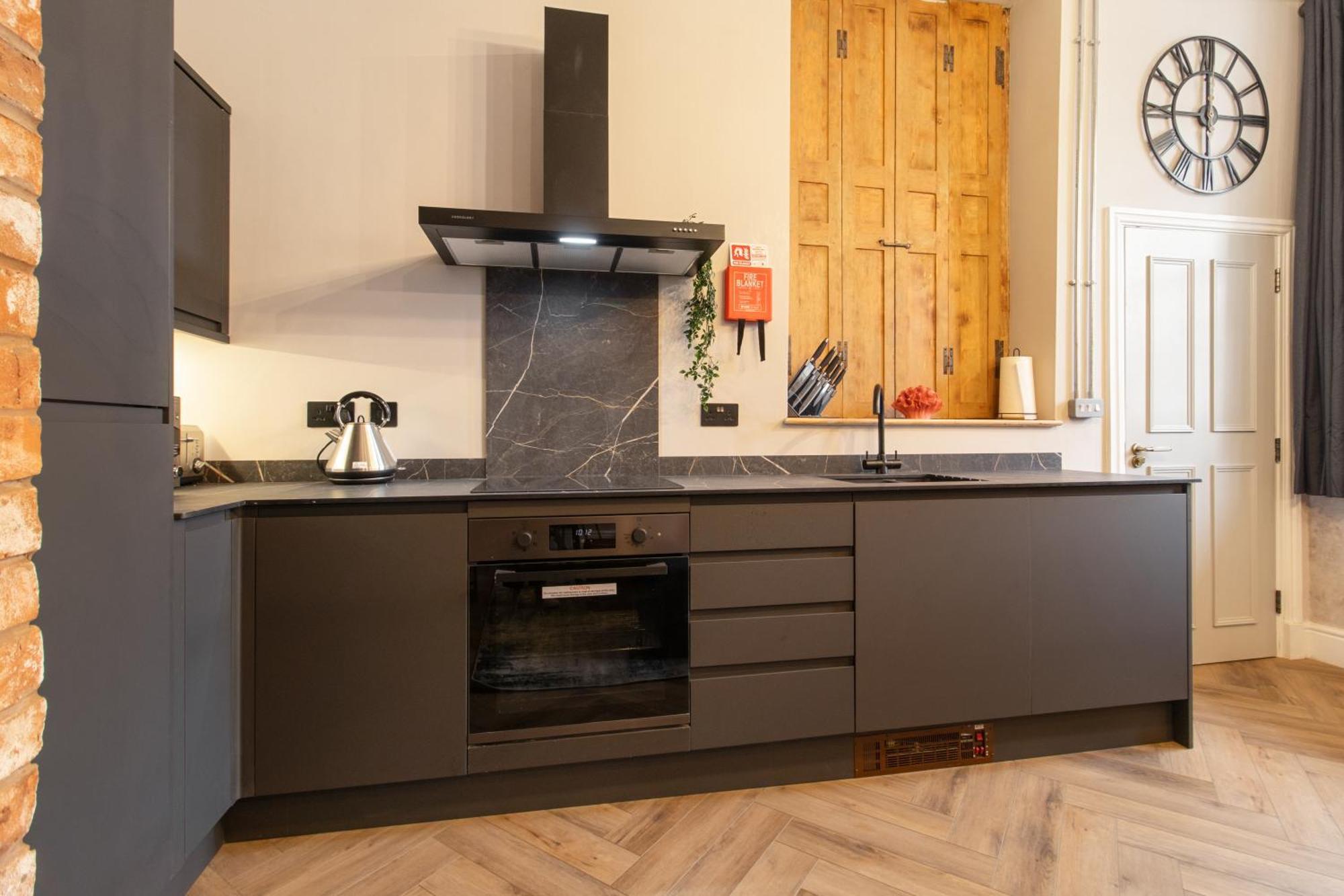 Whiskawaystays - Shaw Mews - Apartment 3 Worcester Bagian luar foto