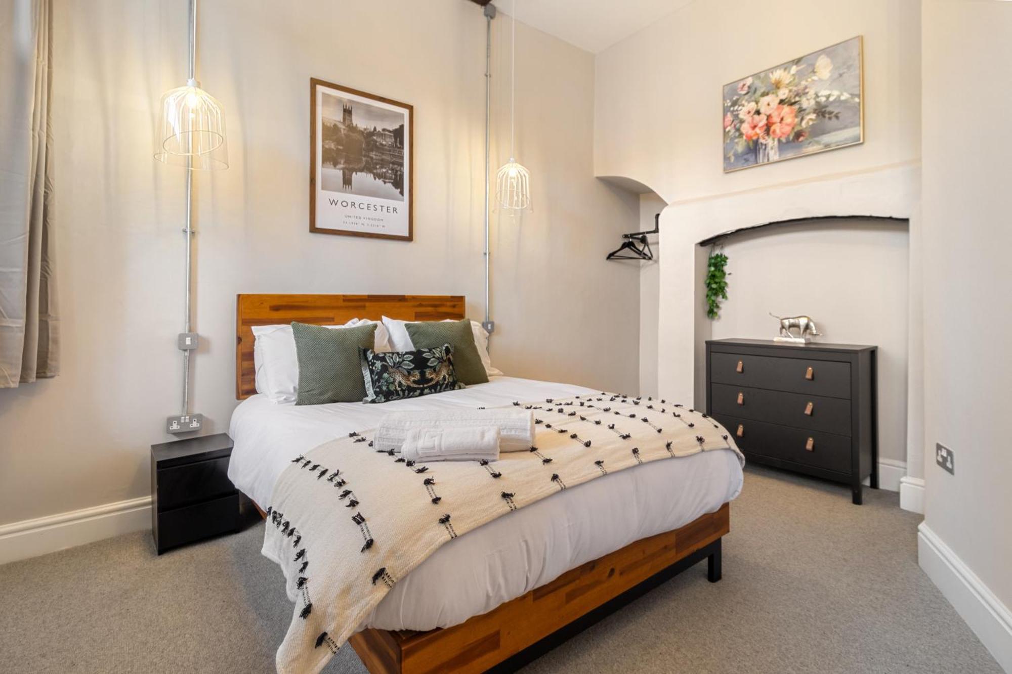 Whiskawaystays - Shaw Mews - Apartment 3 Worcester Bagian luar foto