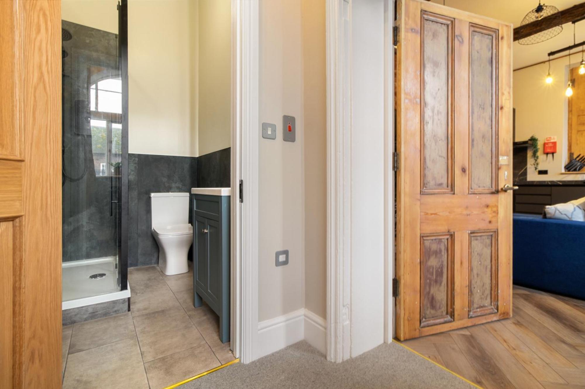 Whiskawaystays - Shaw Mews - Apartment 3 Worcester Bagian luar foto