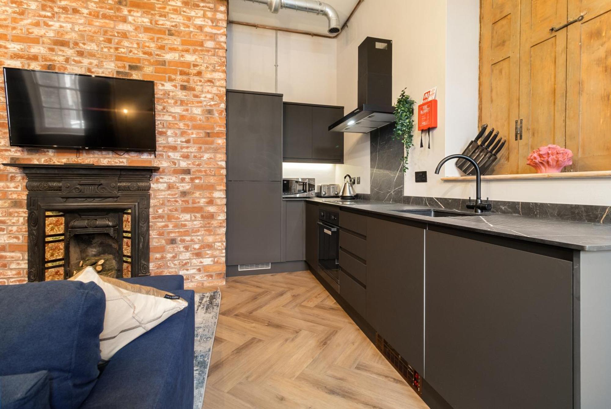 Whiskawaystays - Shaw Mews - Apartment 3 Worcester Bagian luar foto