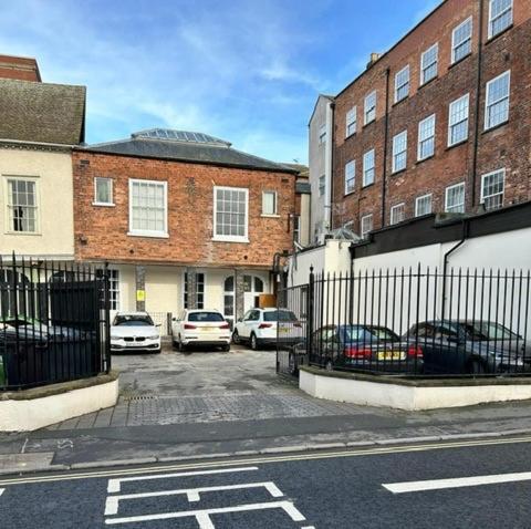 Whiskawaystays - Shaw Mews - Apartment 3 Worcester Bagian luar foto